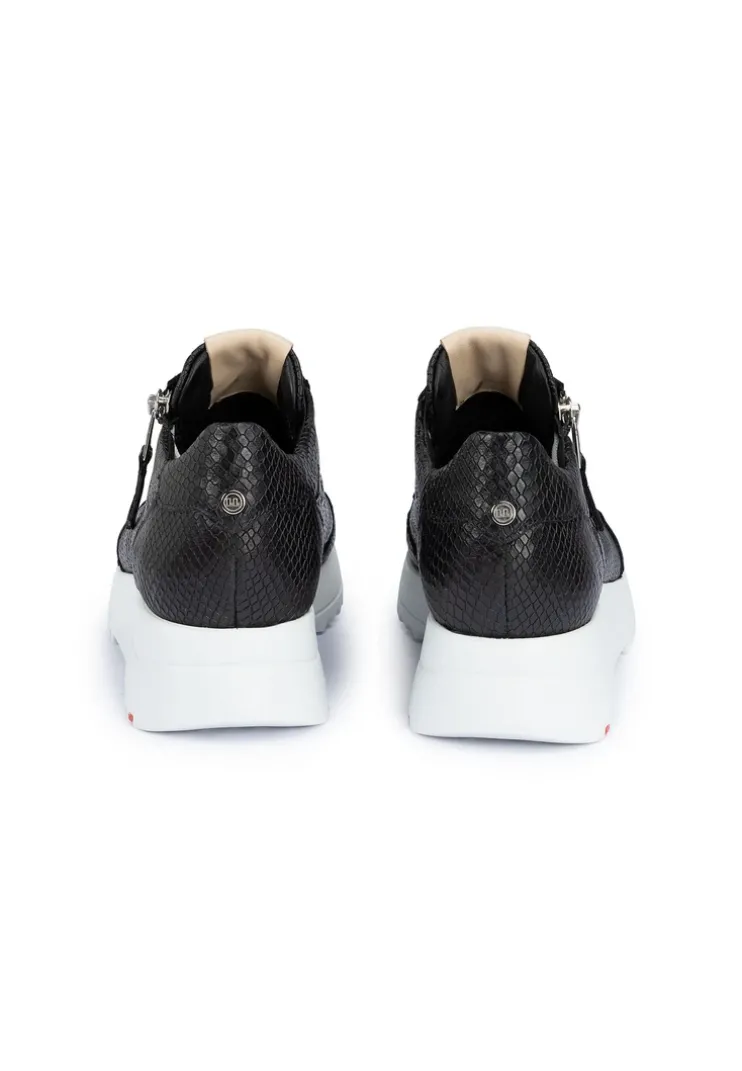 SNEAKER