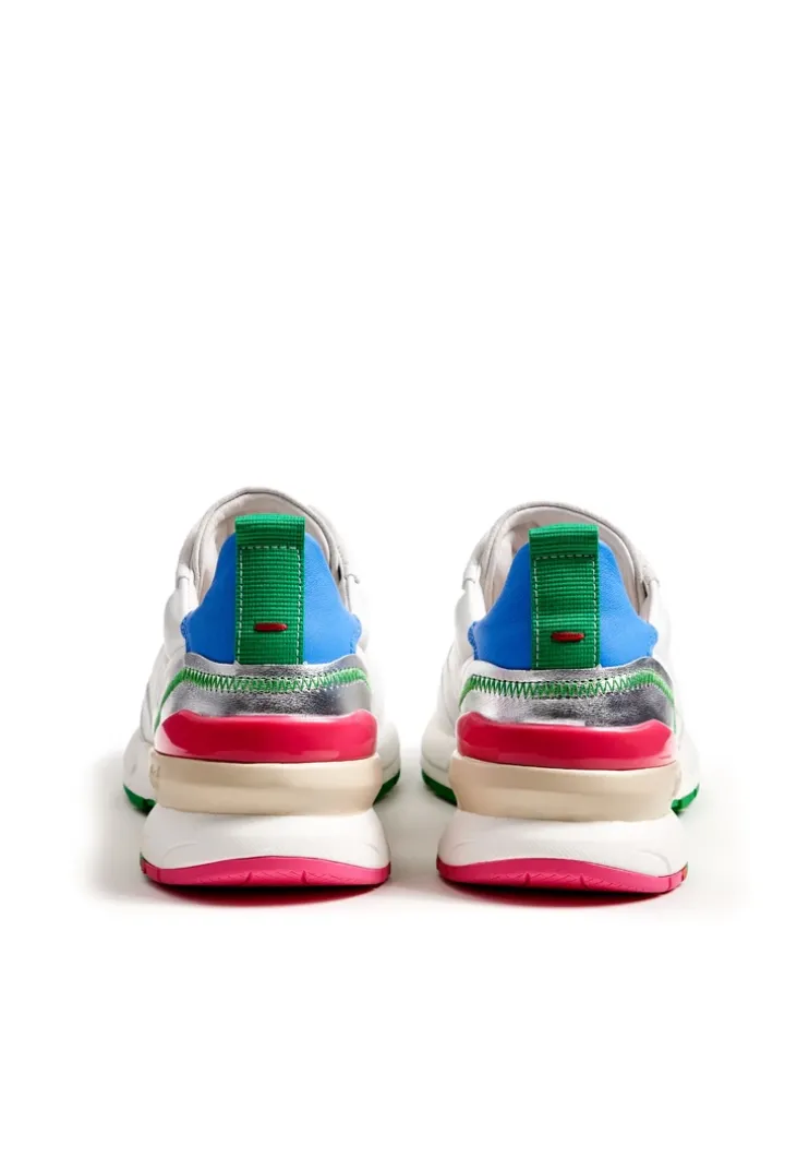 SNEAKER